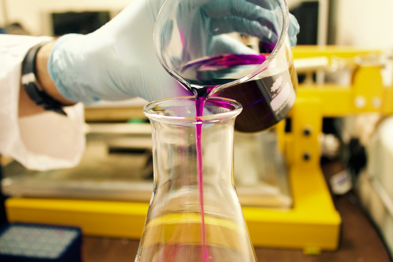 Laboratory gas and liquid handling equipment